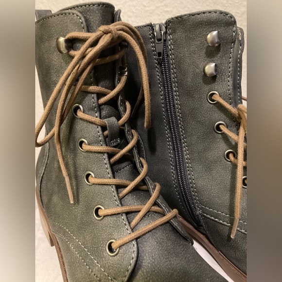 NWT Maurices 9M dark mottled grey lace up ankle boots - Picture 7 of 8